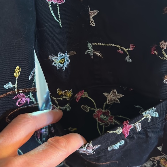 Black Floral Embroidered Blazer Jacket - Picture 3 of 10